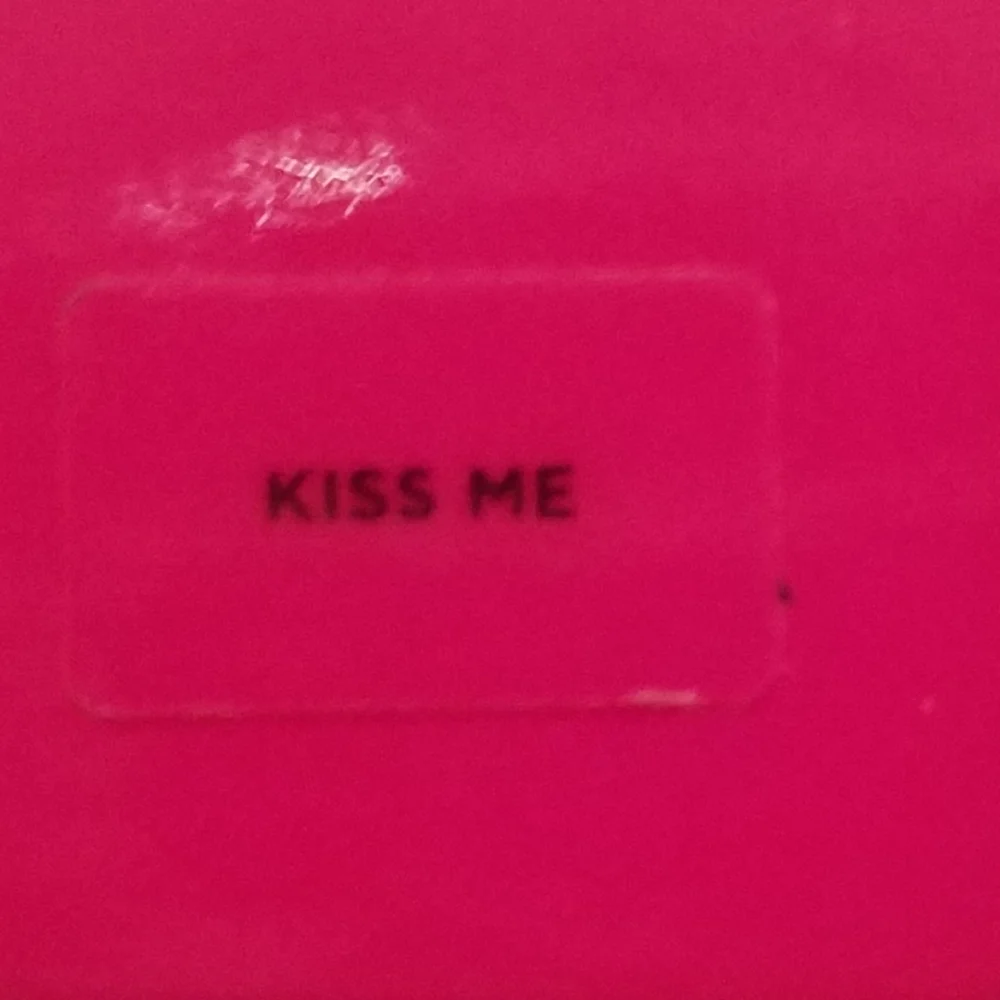 🆕 VS VERY SEXY PERFECT LIPSTICK IN KISS ME